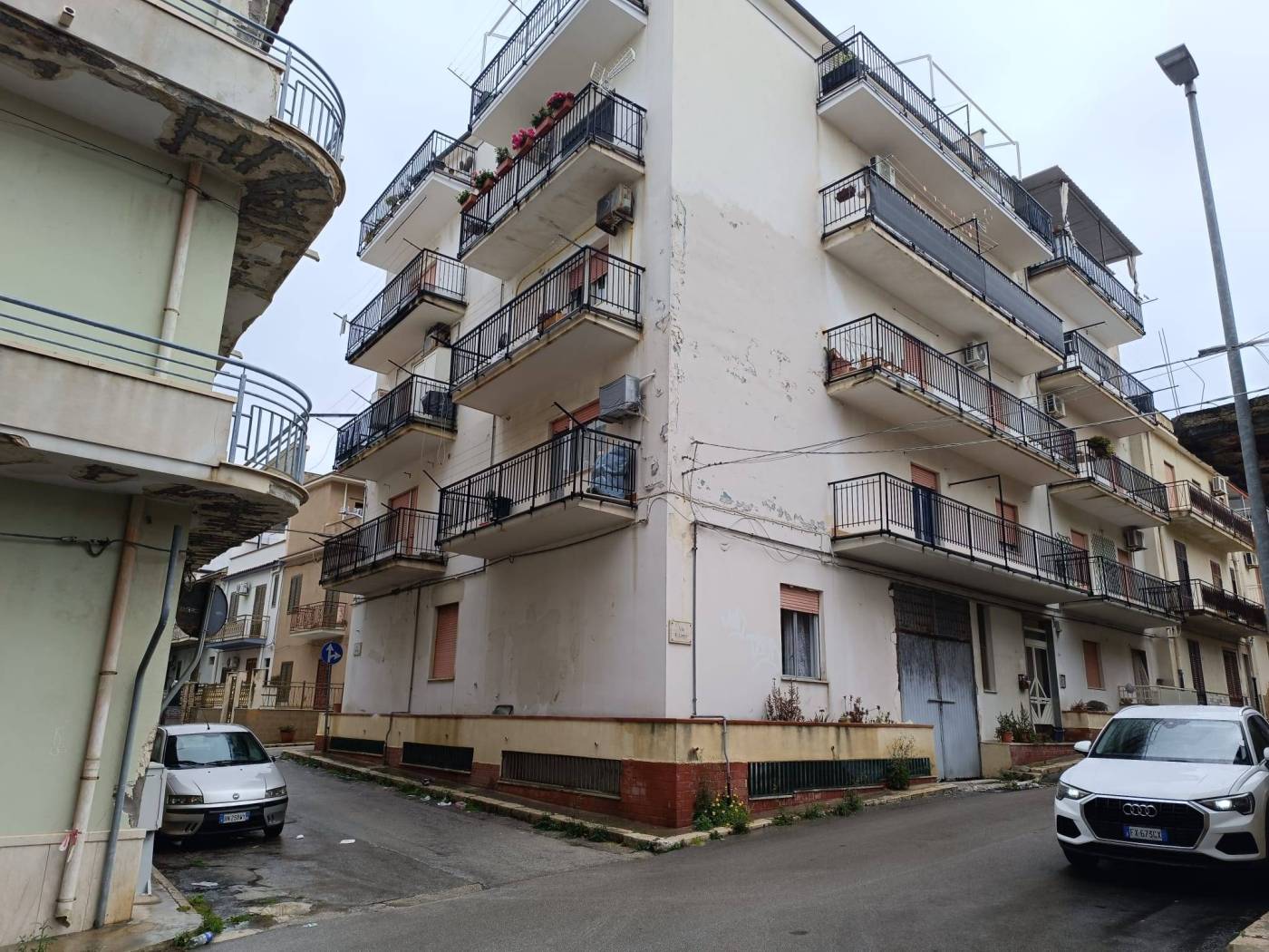 Immobiliare Spica propone in vendita un appartamento di circa 90mq a Balestrate in via Europa Unita, ottima zona a due passi dal corso principale 
