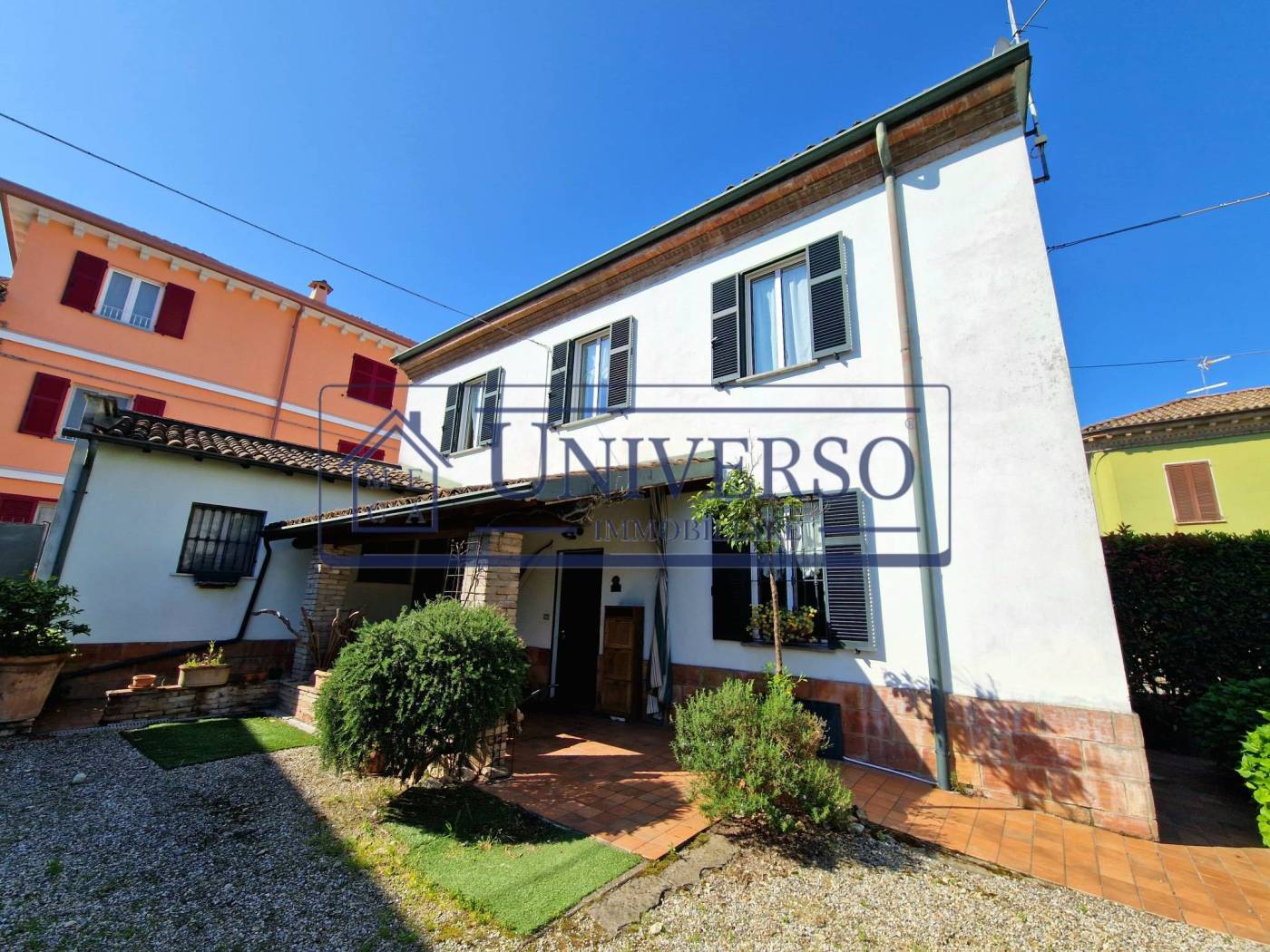 RETORBIDO: Sei alla ricerca di una soluzione indipendente? Hai anche un'attività o necessità di spazi esterni coperti per ricovero attrezzi o 