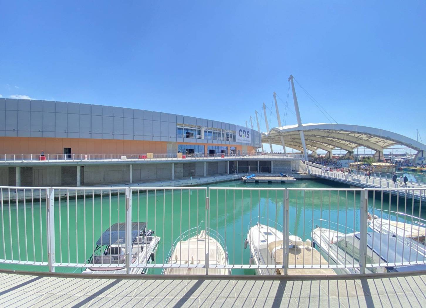 WATERFRONT DI LEVANTE - Piazzale J.F. Kennedy: Nel cuore del nuovo e prestigioso Waterfront di Levante, che porta la firma dell'Arch. Renzo Piano, 