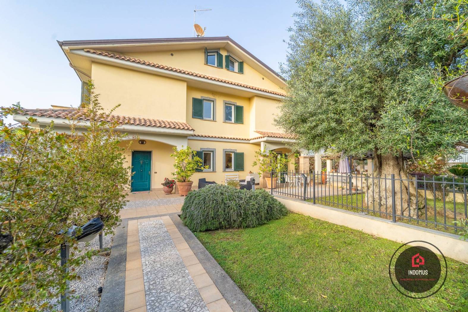 Villa Unifamiliare di Prestigio in Vendita – Grottaferrata, Via della Cipriana - Eleganza, Spazio e Tranquillità nel Cuore dei Castelli Romani In una 