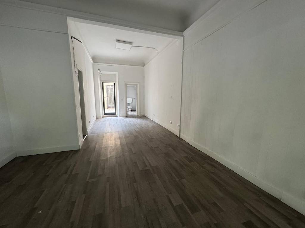 Rif: AFC000DAMA - RIF: AFC000DAMA, FIRENZE, MAZZINI, Negozio ristrutturato per tot mq 48 con servizio e vetrina.Eu. 1.150 VIALE MAZZINI, in ottimo 