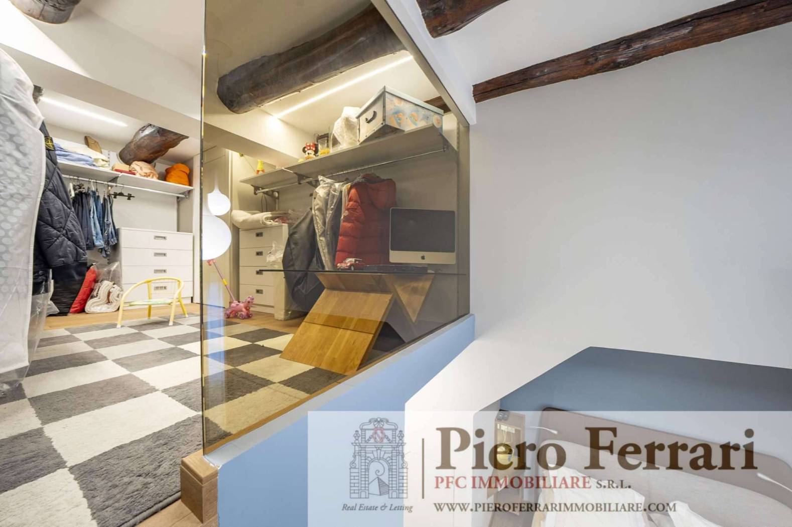 Interno non residenziale Interno non residenziale