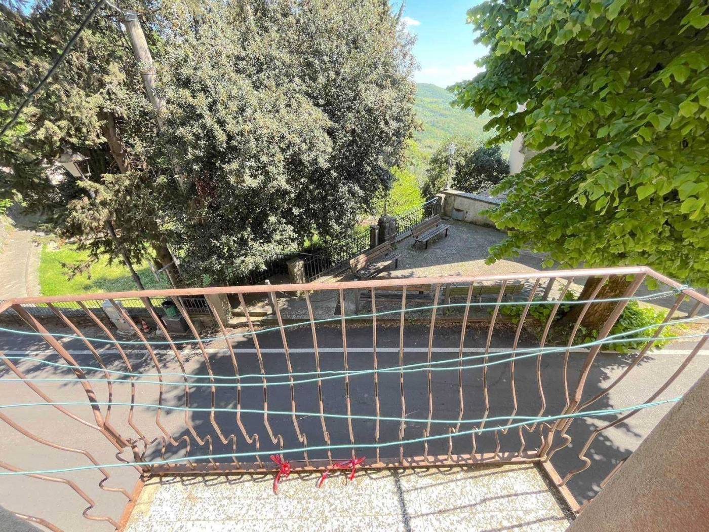VE25BRISA - S.BRIGIDA 2,5 VANI DA RISTRUTTURARE Eu. 78.000 Nelle verdi colline di S. Brigida, in contesto non isolato a 20 minuti da Pontassieve, 