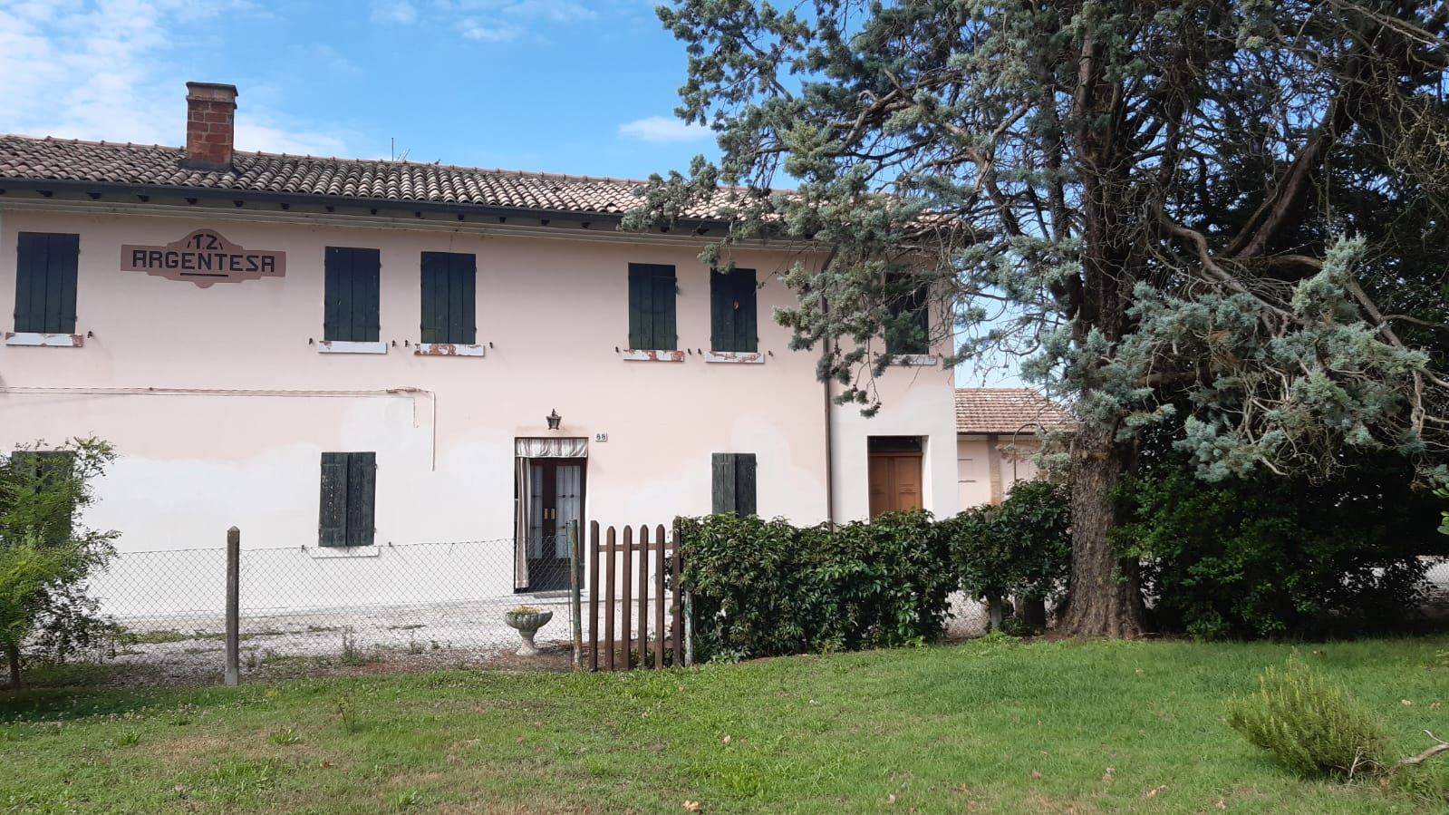 A Brazzolo, tra Copparo e Formignana, proponiamo in vendita porzione di bifamiliare, indipendente su 3 lati con due scoperti di proprietà per un 