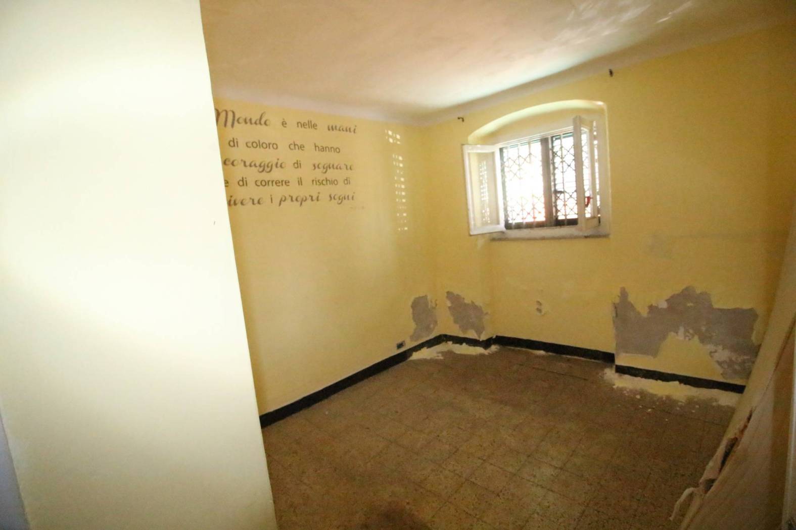 Stanza non arredata