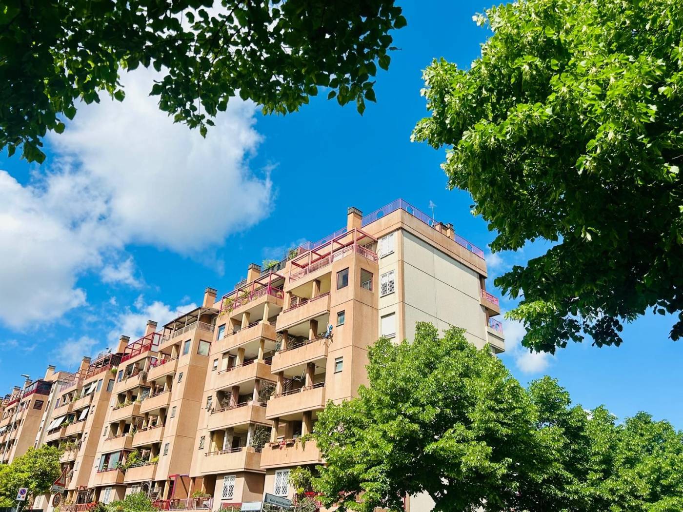 EUR TORRINO E PIU' PRECISAMENTE IN VIA DELL'ORSA MAGGIORE LA BL CASE IMMOBILIARE PROPONE LA LOCAZIONE IN UN CONDOMINIO SIGNORILE DI UN APPARTAMENTO 