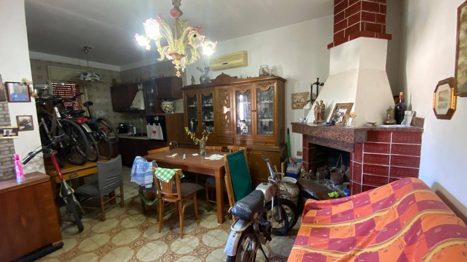 Salone