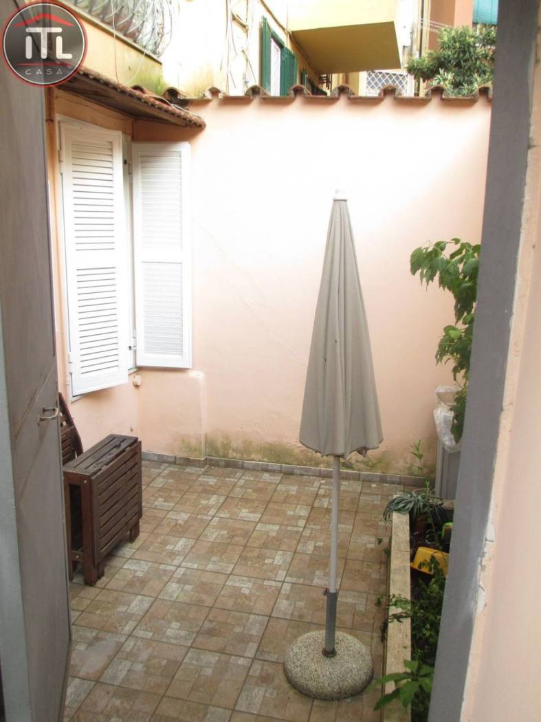 TRASTEVERE - Via Pietro Peretti in stabile provvisto di montascale proponiamo la vendita di un delizioso immobile con doppio ingresso (di cui uno 