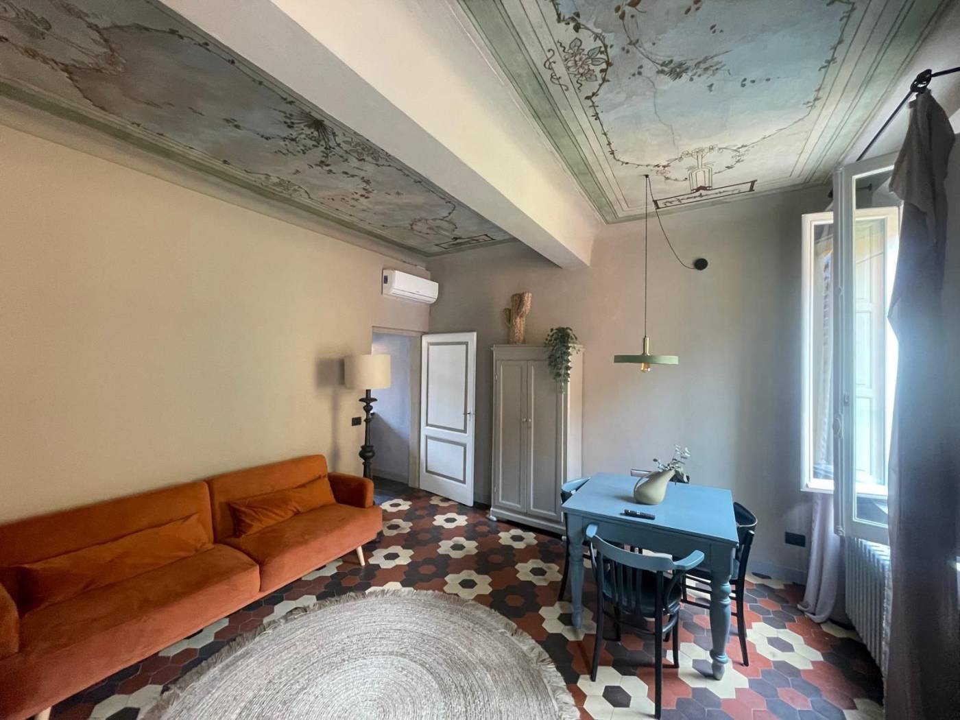 CENTRO STORICO - AD.ZE VIA TAGLIO, IN PALAZZETTO DEL '900, APPARTAMENTO RECENTEMENTE RISTRUTTURATO ED ARREDATO POSTO AL 2°P. S/ASC. L'IMMOBILE SI 