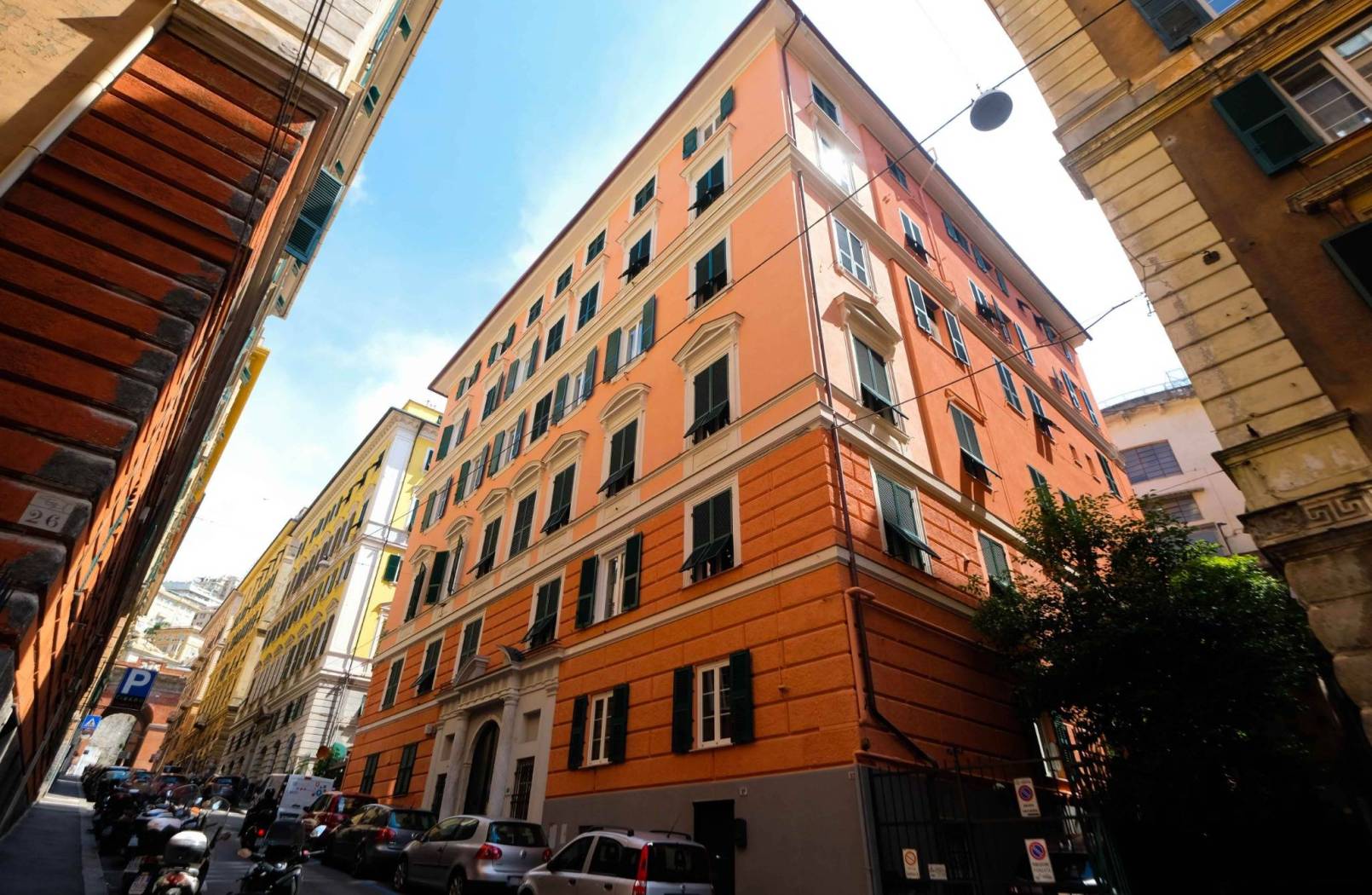 Castelletto Caffaro parte alta in prestigioso palazzo del 1800 con facciate e tetto rifatte recentemente appartamento di mq 187 posto al piano 