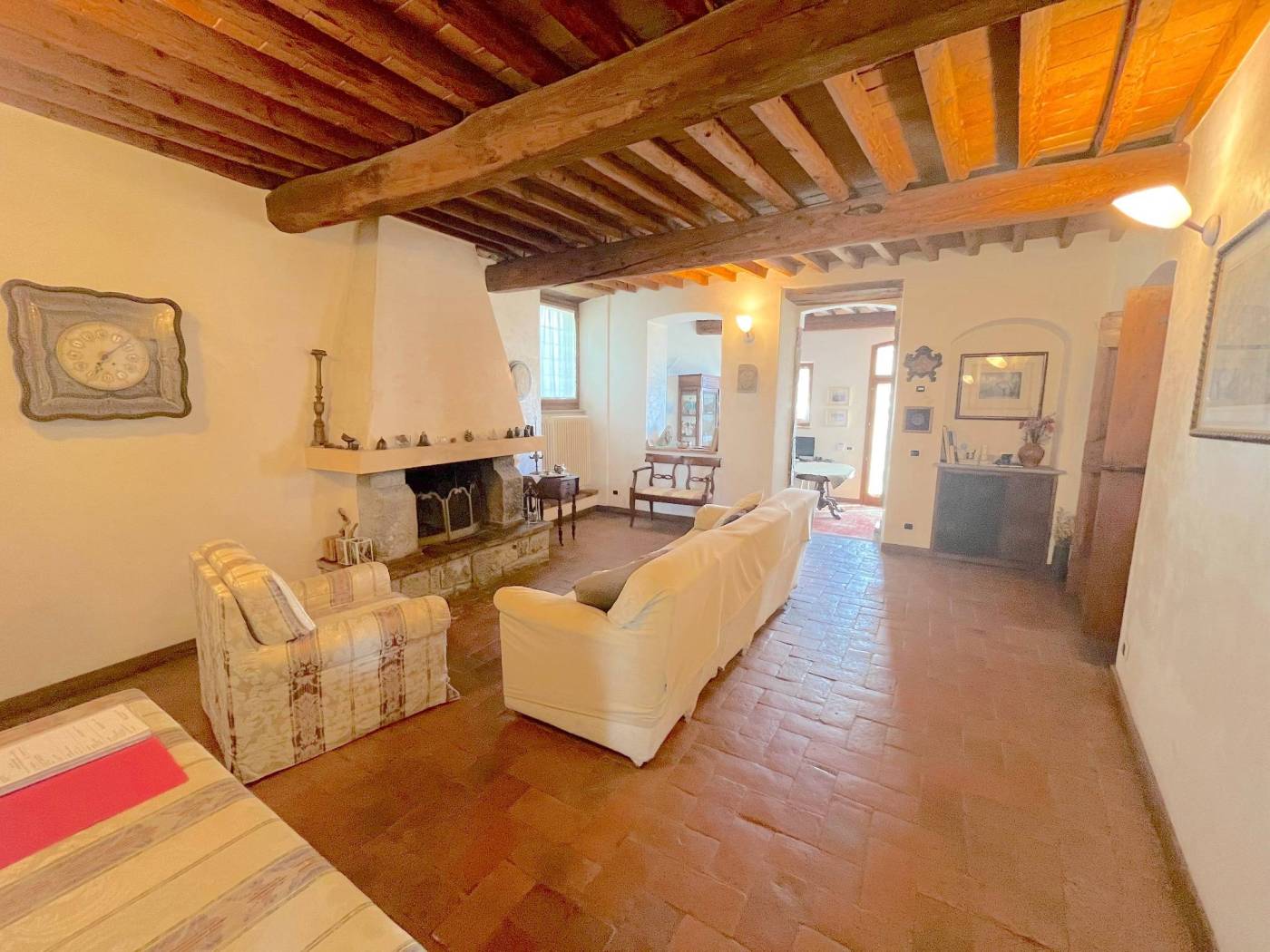 RIF. VE9PIRO, B. A RIPOLI/VALLINA, Porzione di colonica 270 mq oltre annessi e spazi esterni. Eu. 849.000 Nel complesso residenziale di Vallina, 