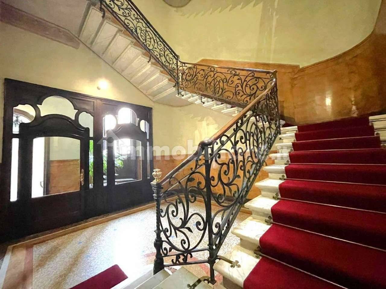 Interno palazzo Interno palazzo