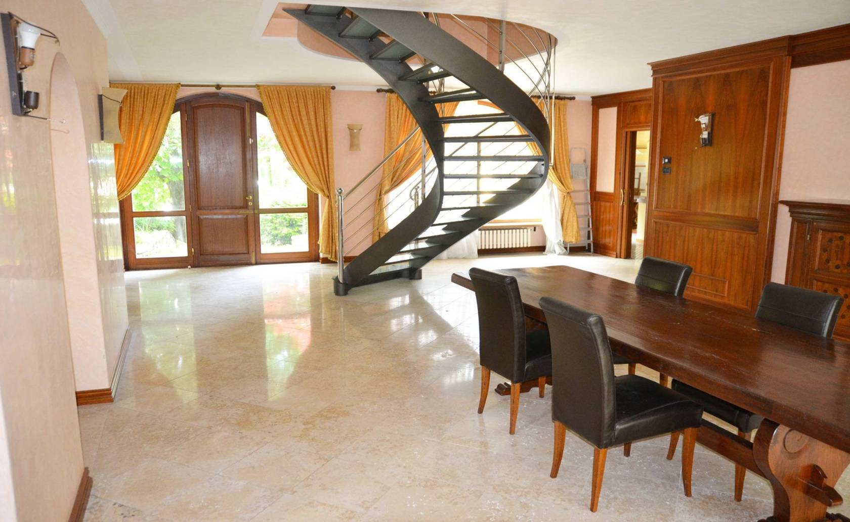 Salone