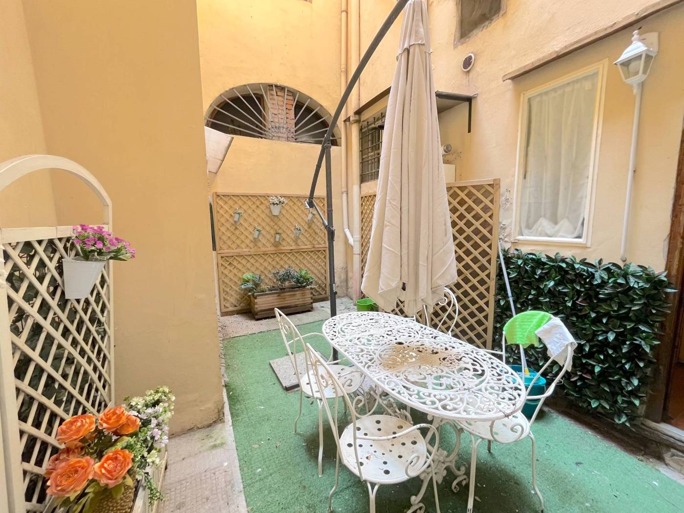 AF000TIN, FIRENZE, S. CROCE, Appartamento 70 mq, 2 camere. Spazio esterno. LIBERO. Eu. 1.400 CONTRATTI TRANSITORI. SOLO REFERENZIATI Piazza Santa 
