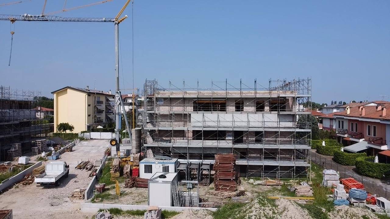 OTTIMA COMUNICAZIONE CON MESTRE E RIVIERA DEL BRENTA, ATTICO di prossima costruzione in piccola palazzina, piano secondo/ultimo, regolare è la zona 