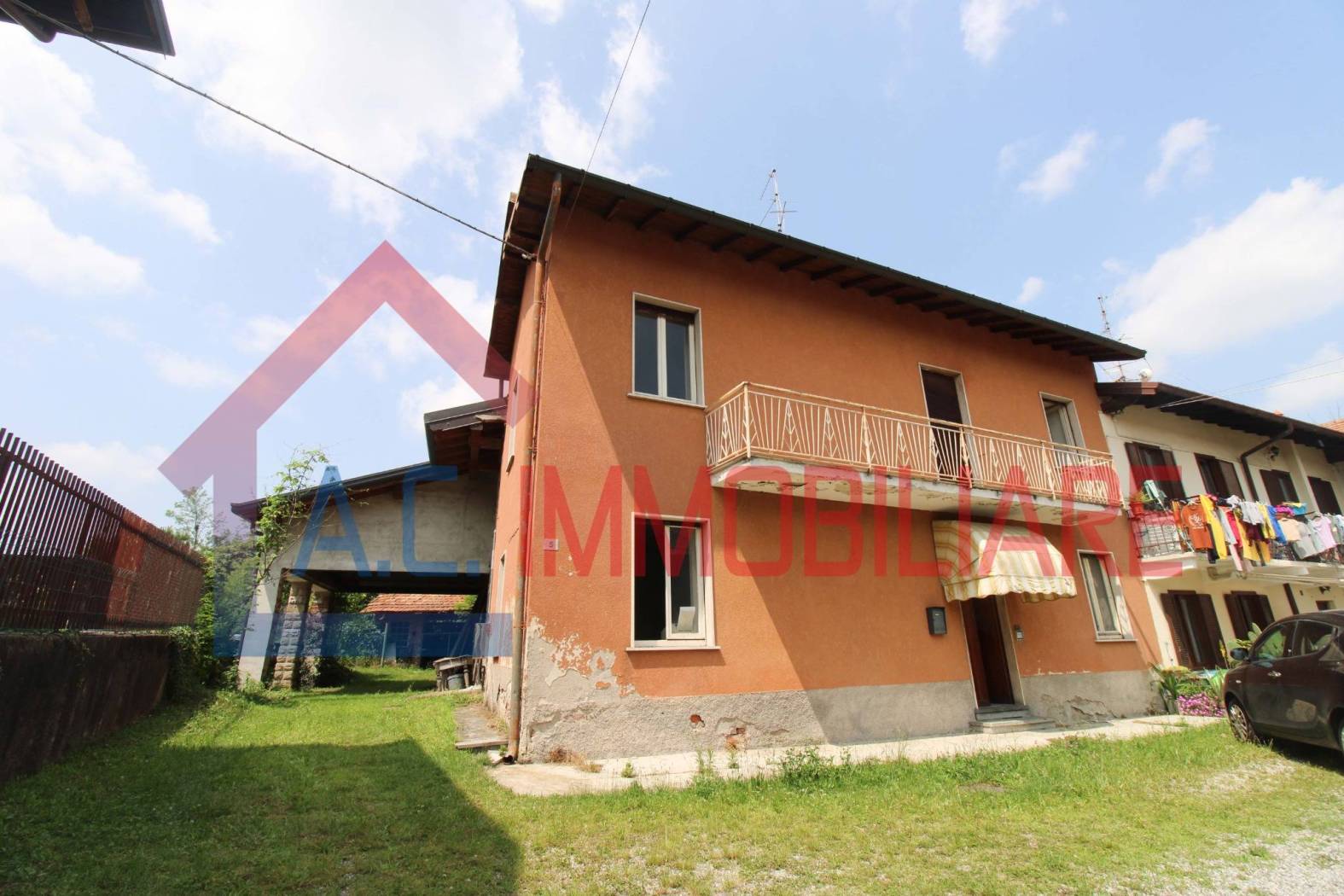 Nella frazione di cimbro in curata corte senza spese comuni, porzione di casa con giardino privato. L'immobile è composto al piano terra da ingresso 