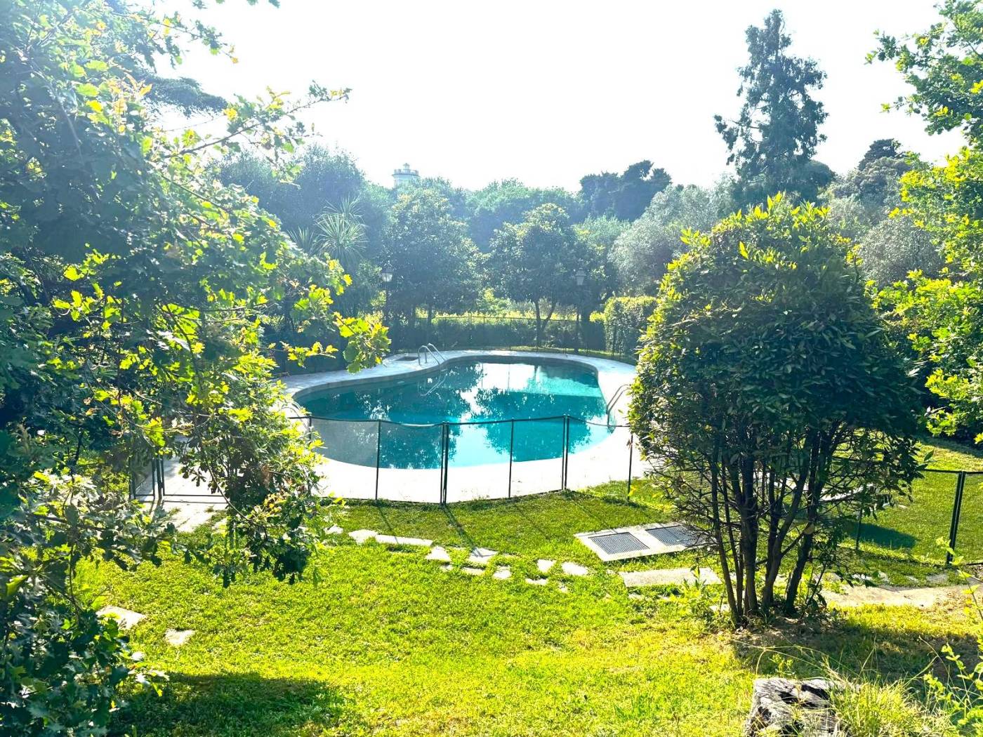 QUARTO - PARCO CARRARA: In esclusivo contesto privato, cin accesso carrabile, parco condominiale e piscina, proponiamo esclusivi 180 mq posti al 