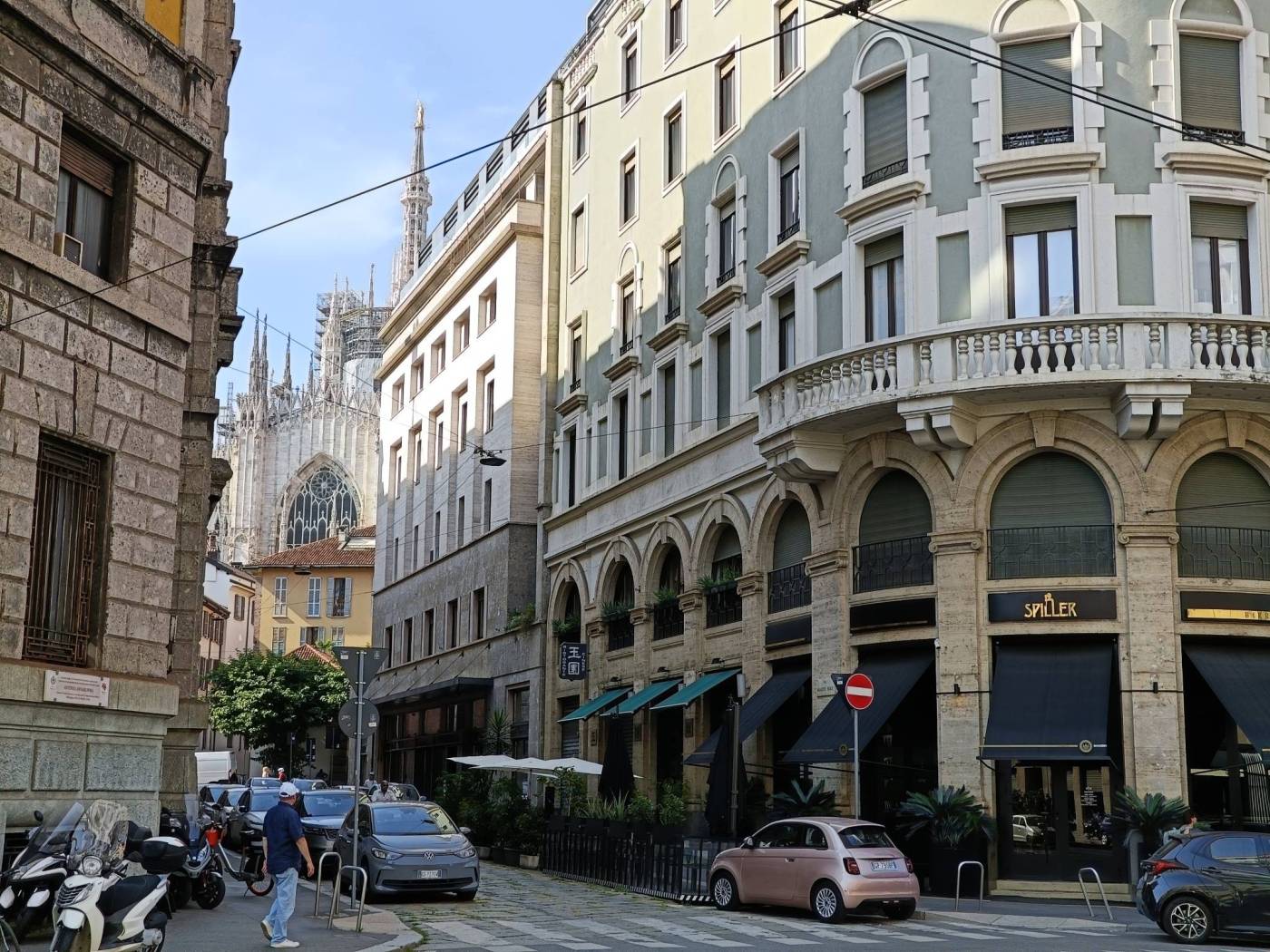 Via Larga/Duomo. In contesto elegante di rappresentanza, proponiamo al 5° piano, spazio ad uso ufficio di mq 400 con triplice esposizione, luminoso e