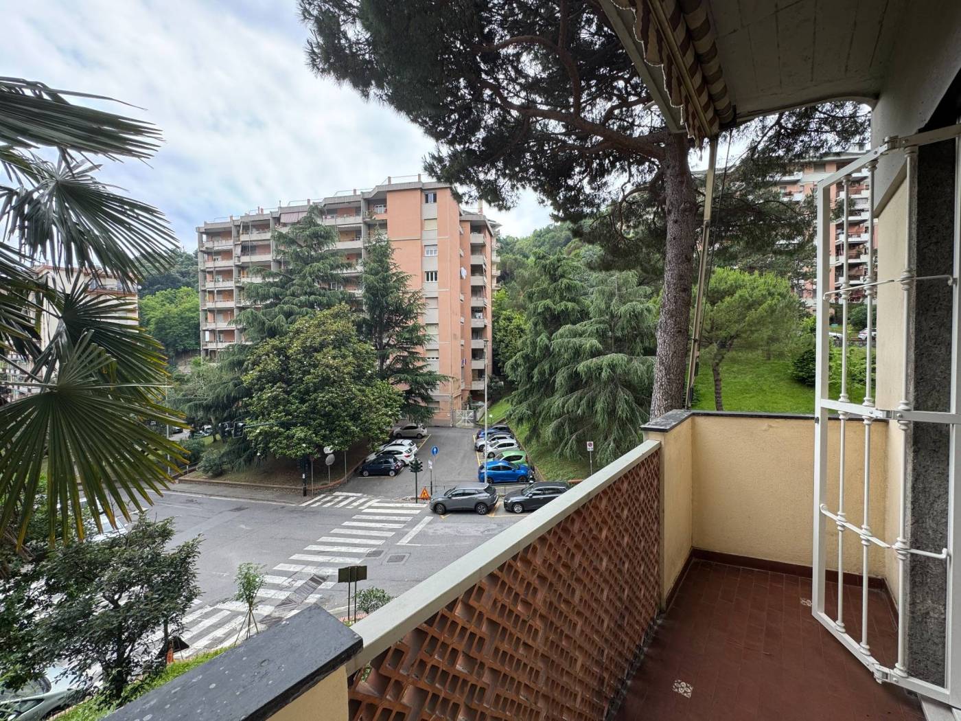 **Appartamento in Vendita - Via Salgari** Scopri questo affascinante appartamento situato all'inizio di via Salgari in uno dei palazzi più signorili 