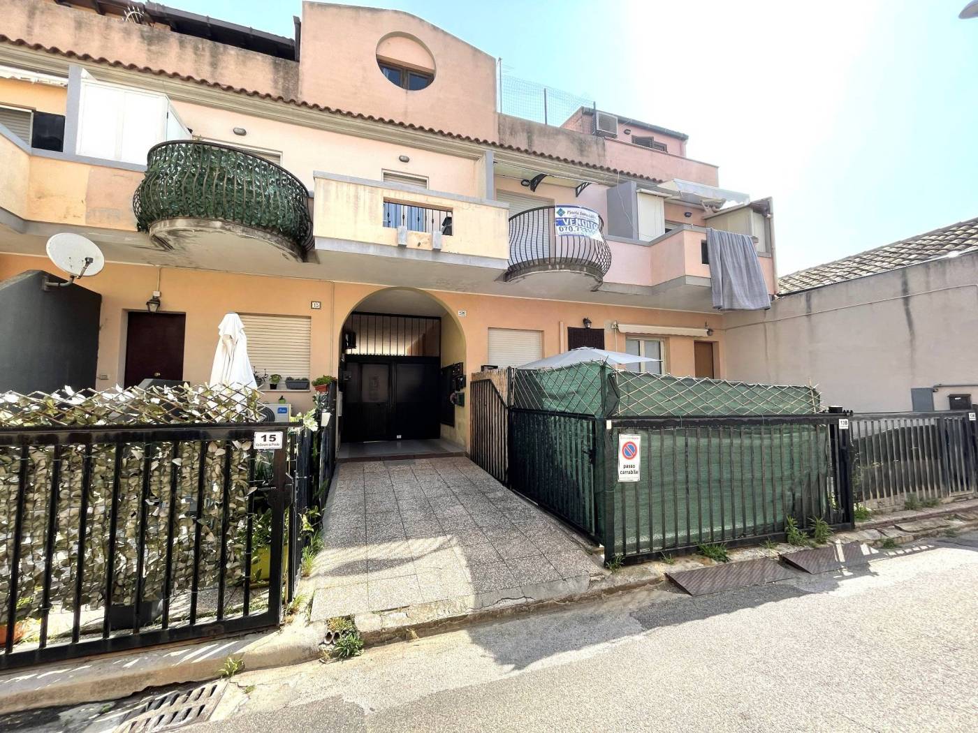 Pirri - Nella riservata vi G. da Procida, zona strategica per raggiungere facilmente i vari snodi stradali della città e non lontana dai principali 