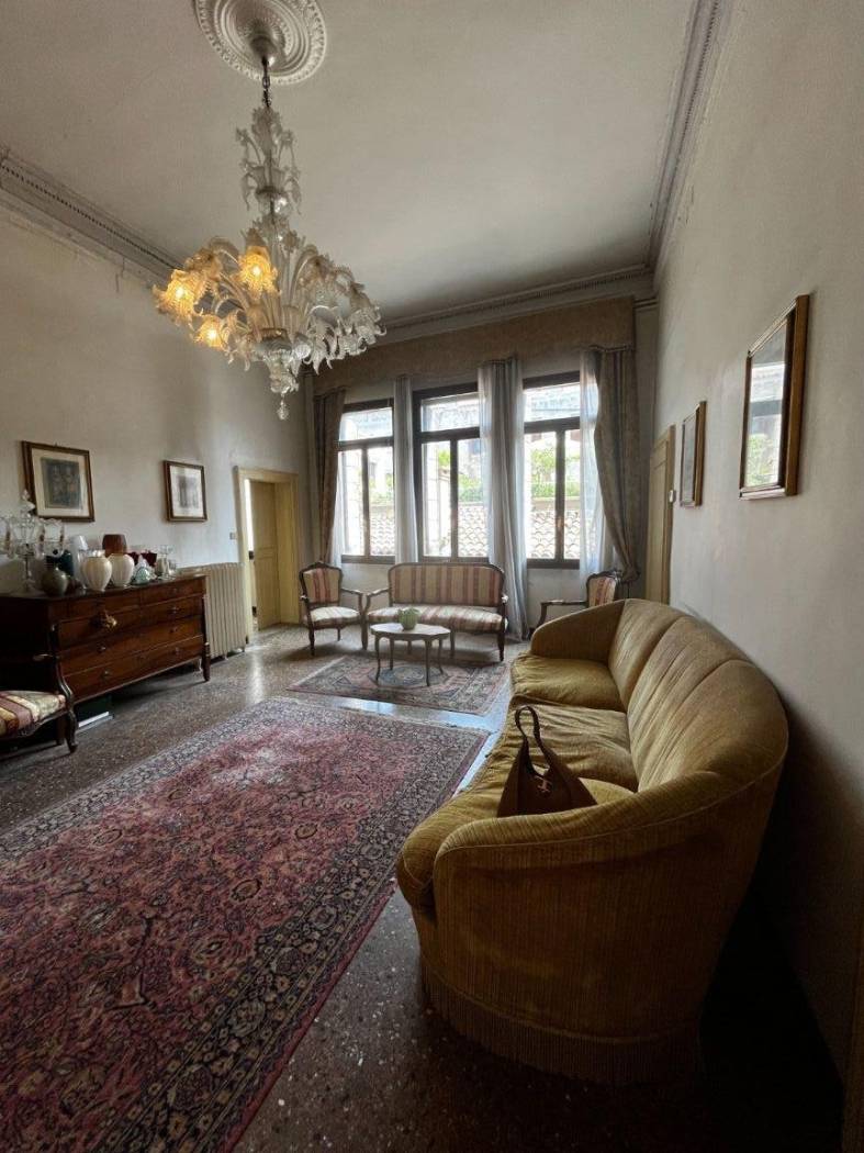 Salone