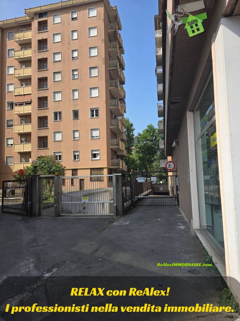 Box singolo libero subito. Ingresso carrabile da via Pisa , piano interrato. Ingresso pedonale anche da portineria in via Achille Grandi Libero 