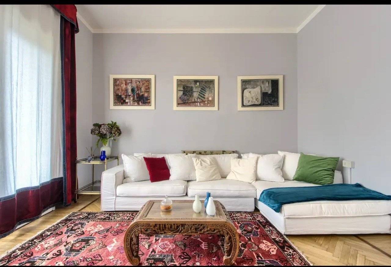 Mestre centro in una zona ben servita, con tutti i mezzi pubblici (linea 4 comoda per Venezia) e servizi nelle immediate vicinanze, con la presenza 
