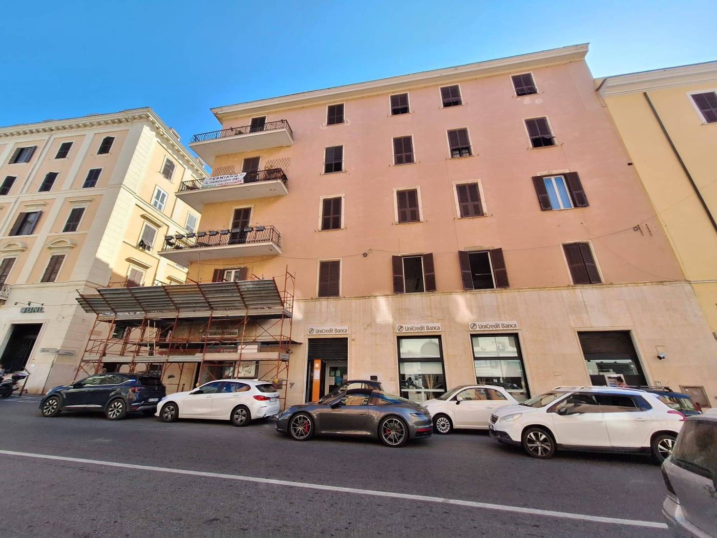 L'Agenzia immobiliare Tecnoedil, propone in vendita in zona centrale ed in prossimità dell'entrata del porto di Civitavecchia e della stazione 