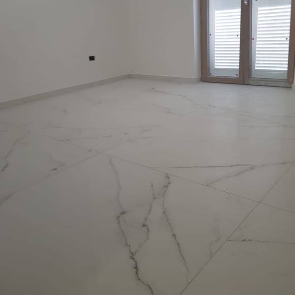 In Vendita a Sant'Arpino! Zona residenziale con tanti servizi vicini Prezzo: Eu.210.000 Superficie: circa 100 mq Caratteristiche: Appartamento al 
