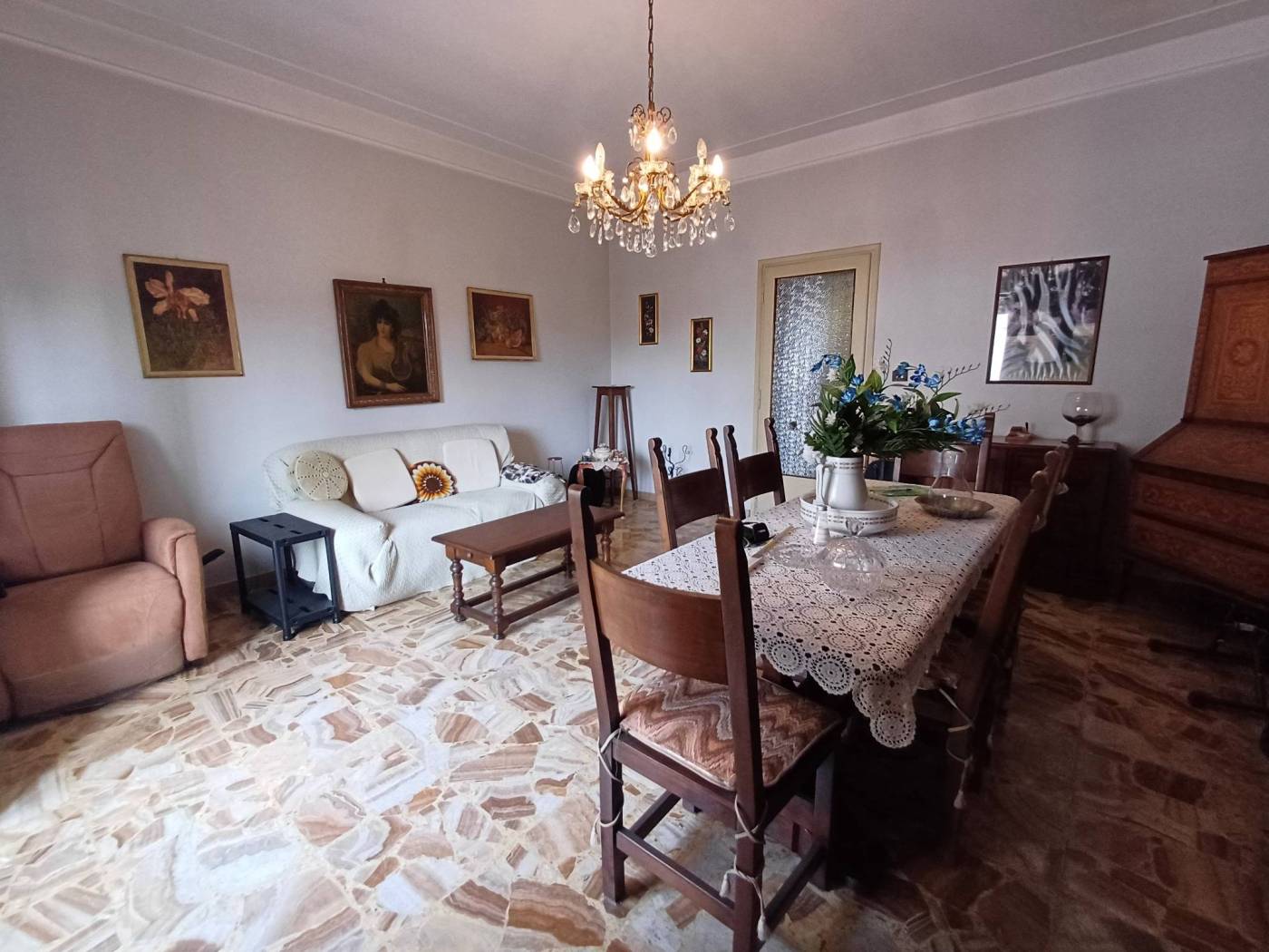Salone