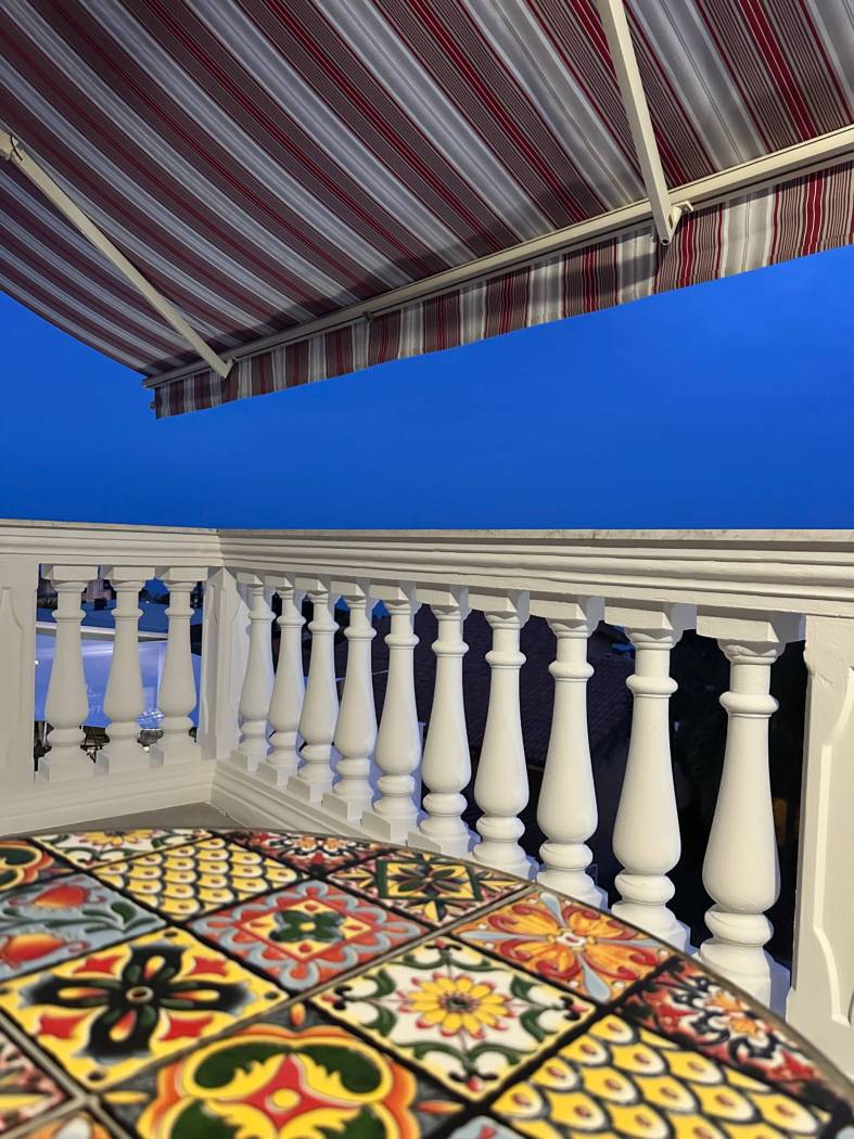 Sanremo si affitta mensilmente Villa con 2 appartamenti, terrazzi vista mare, 4 camere da letto 3 bagni , salotto , cucina soggiorno, camino barbecue 
