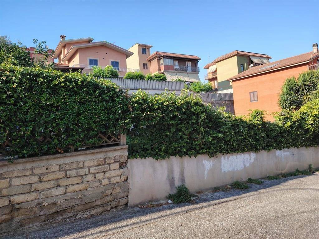 FONTE NUOVA- Località Tor Lupara - Proponiamo in vendita terreno edificabile zona B3 (edificazione diretta), di 600 mq con coefficiente edificabilità 