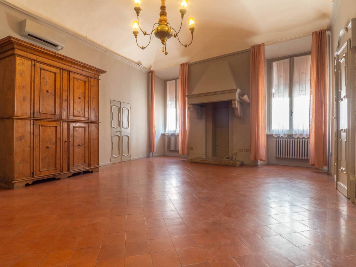 Stanza non arredata Stanza non arredata