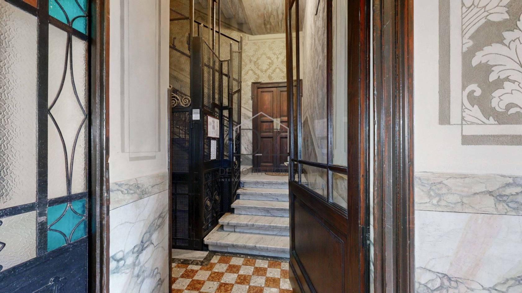 Via Mantegna 2 - in palazzo signorile d'epoca, proponiamo in esclusiva trilocale in fase di completa ristrutturazione di circa 59 mq, posto al terzo 
