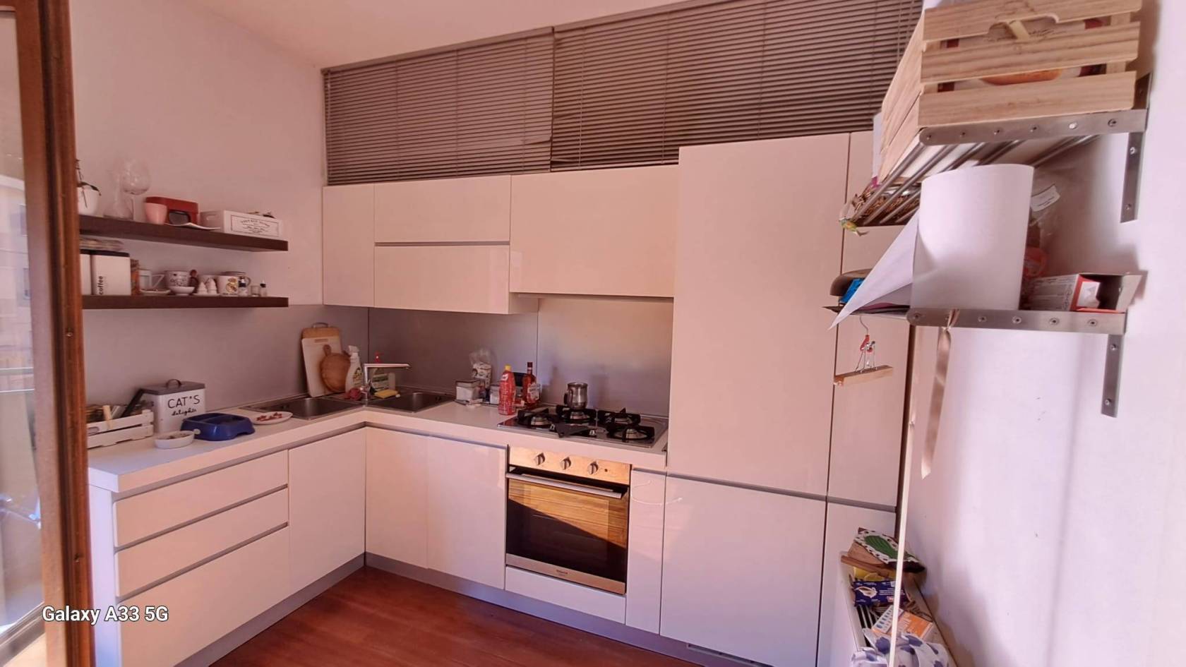 molto comodo per VENEZIA e per UNIVERSITA' via Torino proponiamo in vendita mini appartamento ARREDATO in piccola palazzina composto di ingresso 