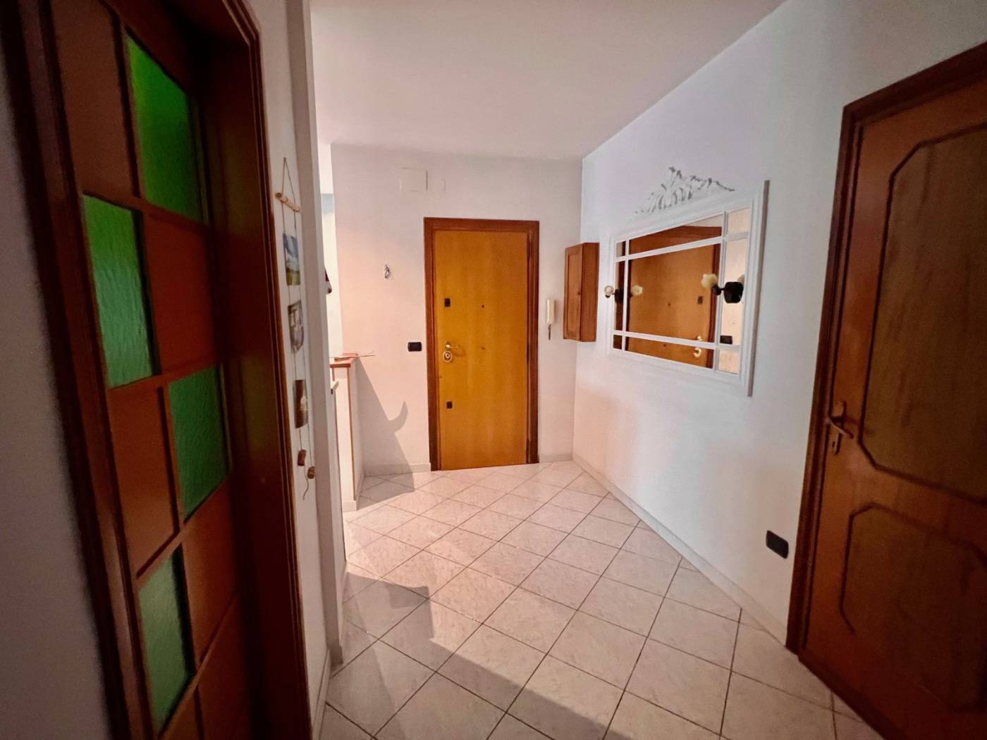 Ardeatino, proponiamo in vendita, un delizioso appartamento bilocale sito al 3° piano con ascensore, all'interno di una strada privata, Via Federico 