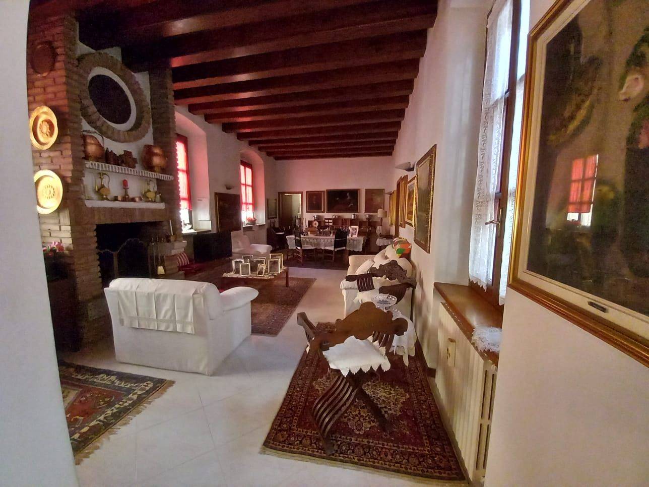 Salone