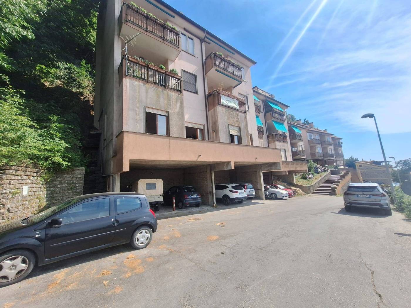 Allumiere – Appartamento panoramico in vendita con ingresso indipendente Nel cuore dei Monti della Tolfa, Allumiere è un caratteristico borgo immerso 