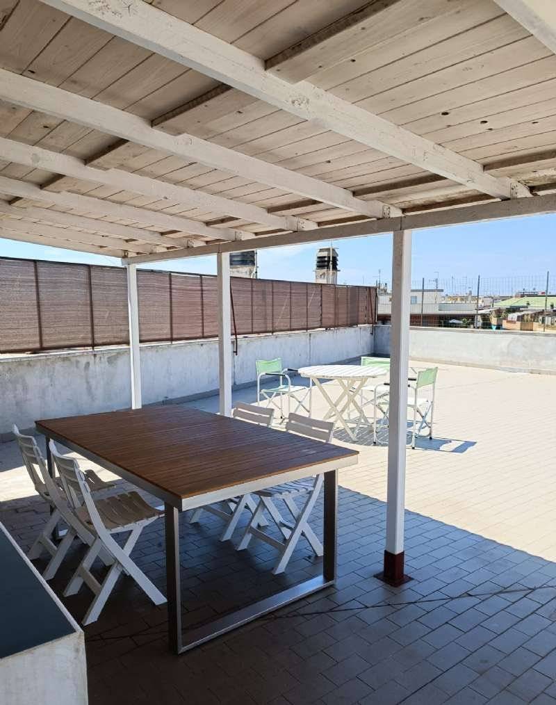 • 2 locali • 34 mq calp. • 1 bagno • sesto piano • 2 posti letto • Eu. 1.100,00 Agosto LOCAZIONE ESTIVA DESCRIZIONE IMMOBILE: proponiamo in Locazione 