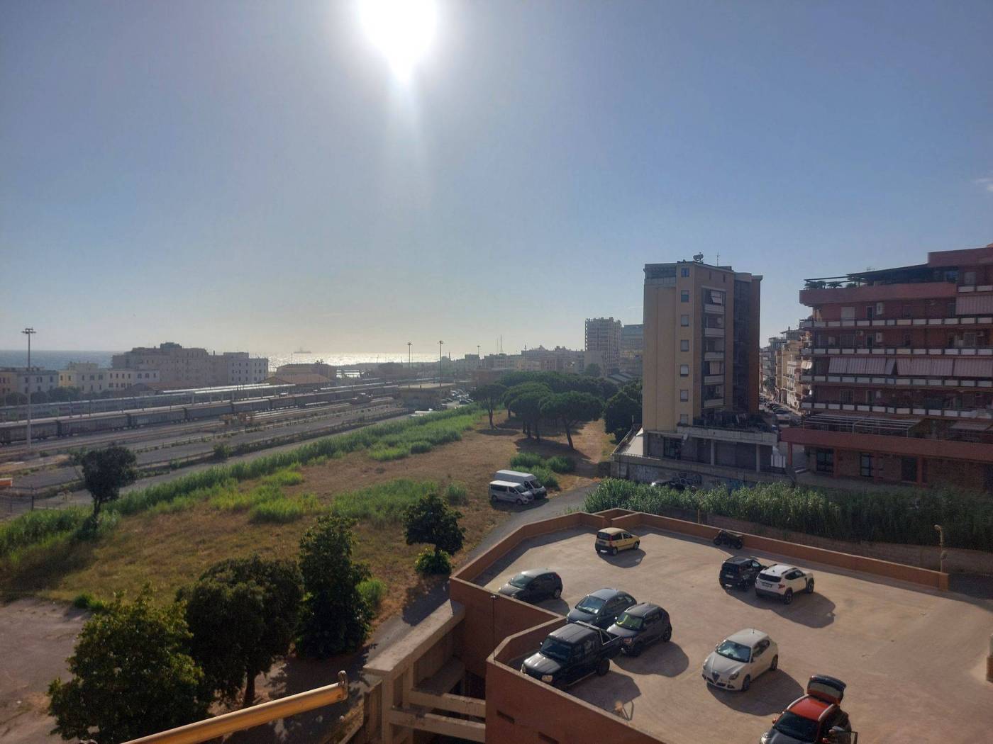 L'Agenzia Immobiliare Tecnoedil, propone in locazione In posizione strategica, a due passi dal sottopassaggio ferroviario e comodissimo a tutti i 