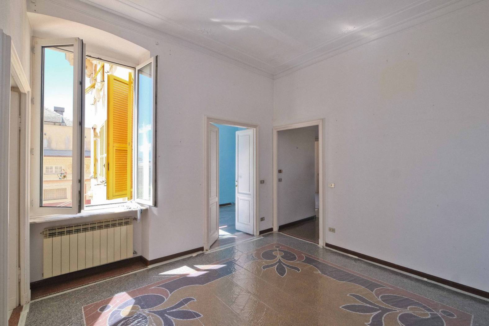 ALBARO in palazzo prestigioso degli anni'30 in buono stato generale come tetto, facciata e scale, AFFITTIAMO appartamento posto al 4° piano con 