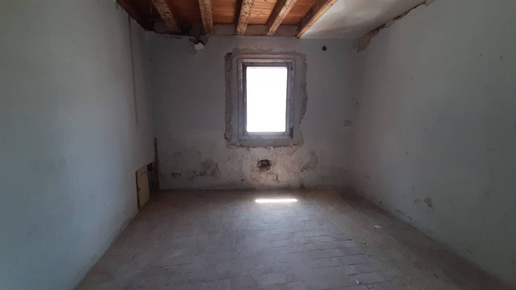Stanza non arredata