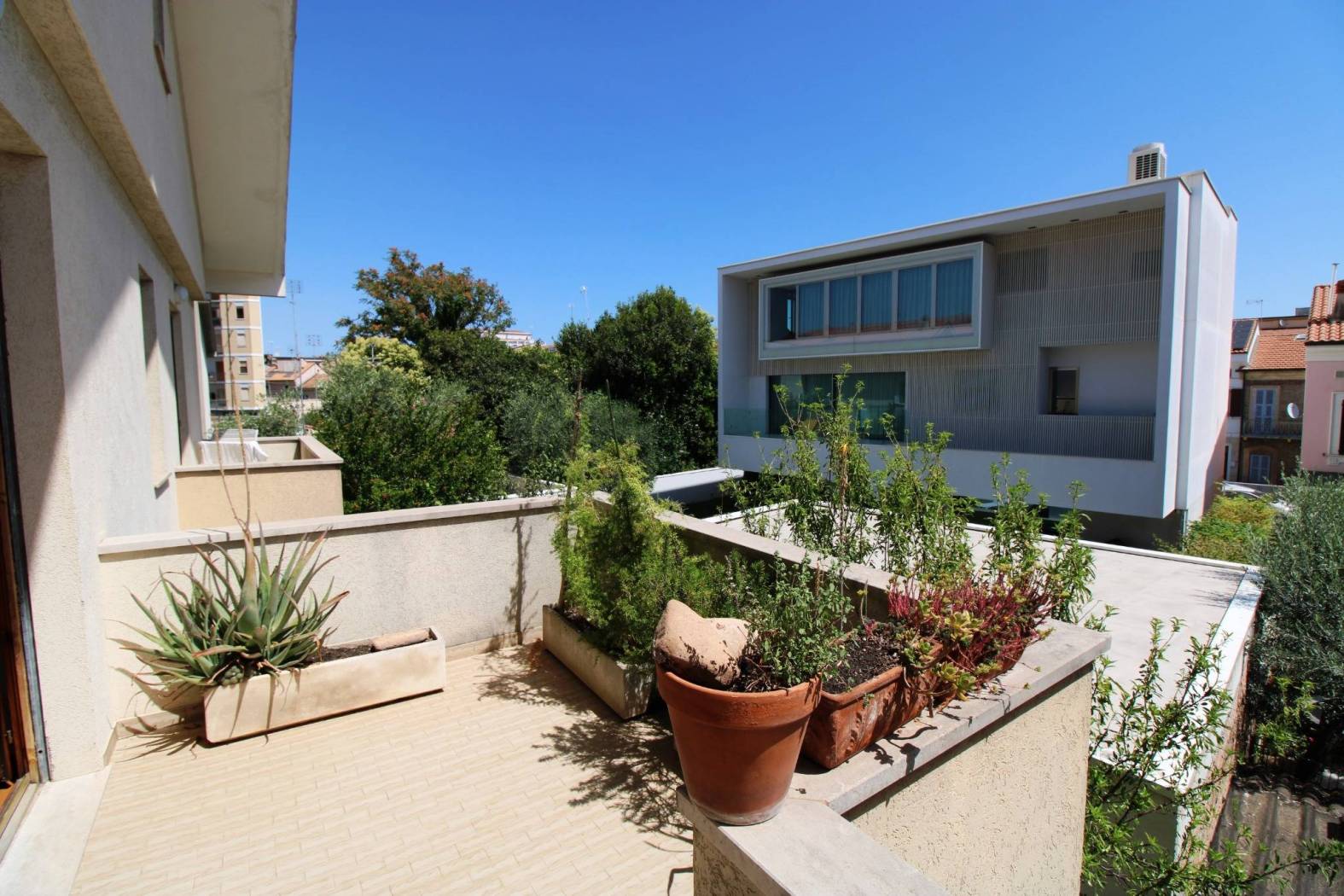 Ti proponiamo un'imperdibile soluzione in una delle zone più ricercate di Civitanova Marche. Si tratta di un appartamento di 140 mq disposti su due 