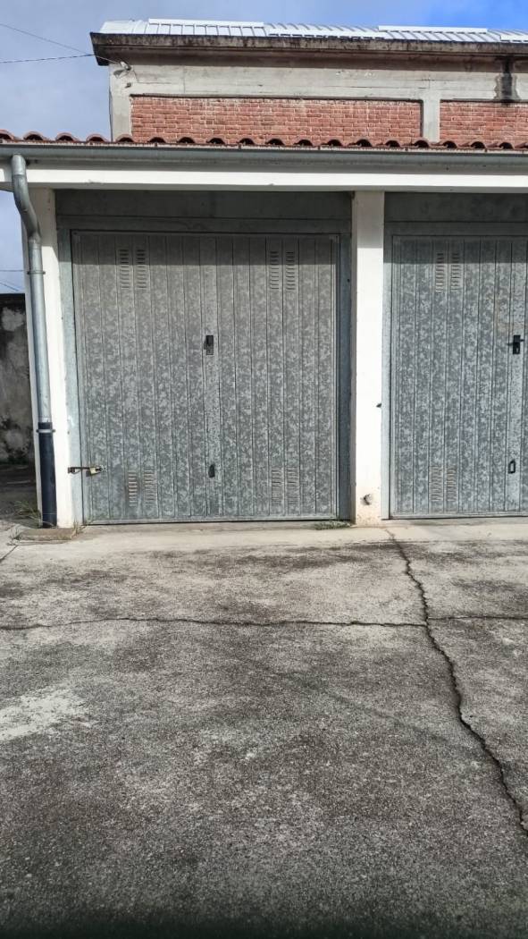 CUMIANA- Via Paolo Boselli, interno cortile Proponiamo box auto singolo. Libero subito. Per maggiori informazioni contattaci ai n. : ERICA 3332277527 