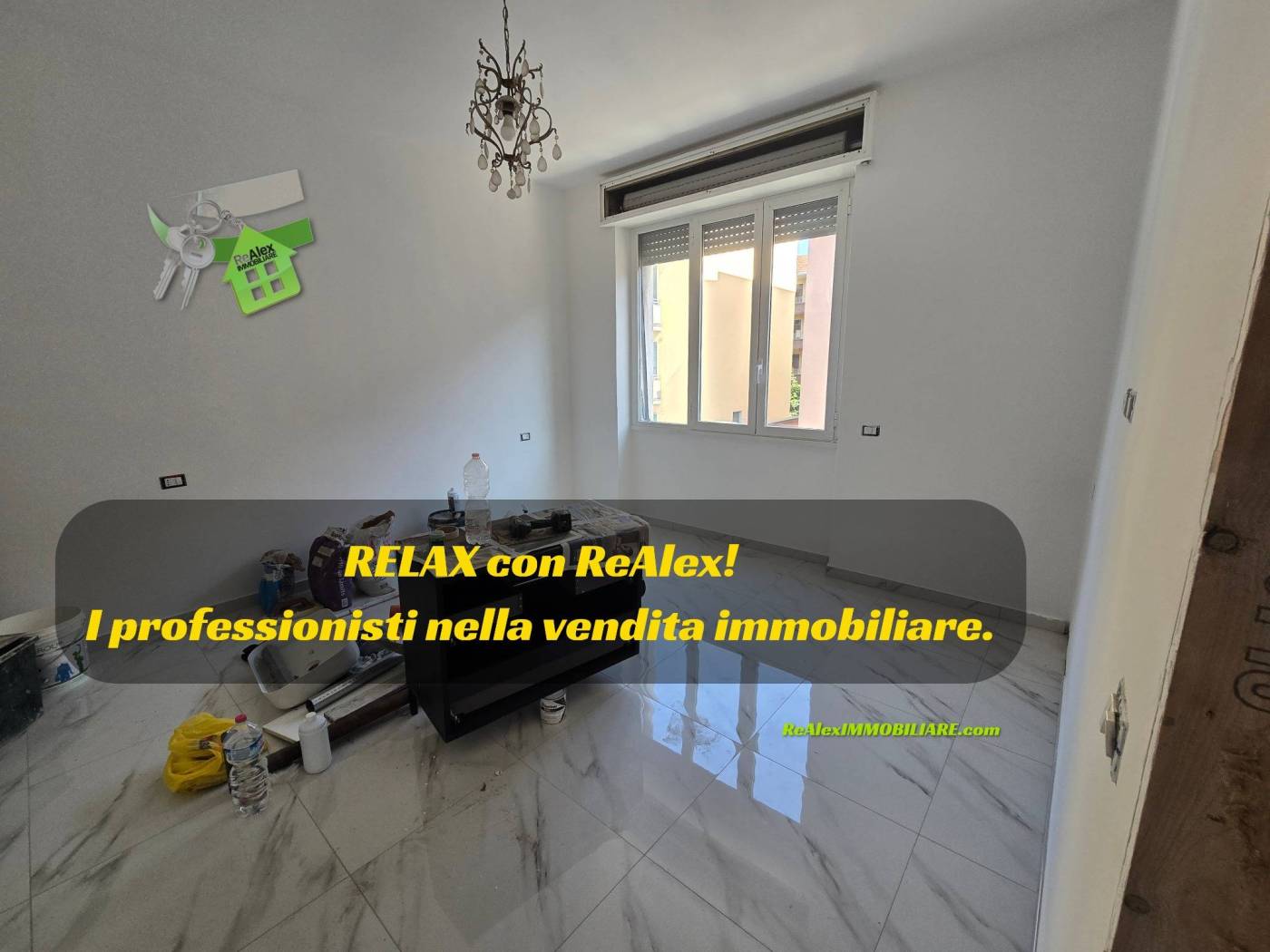Bilocale completamente ristrutturato, al secondo piano senza ascensore, in un tranquillo condominio con soli 16 condomini e basse spese condominiali. 