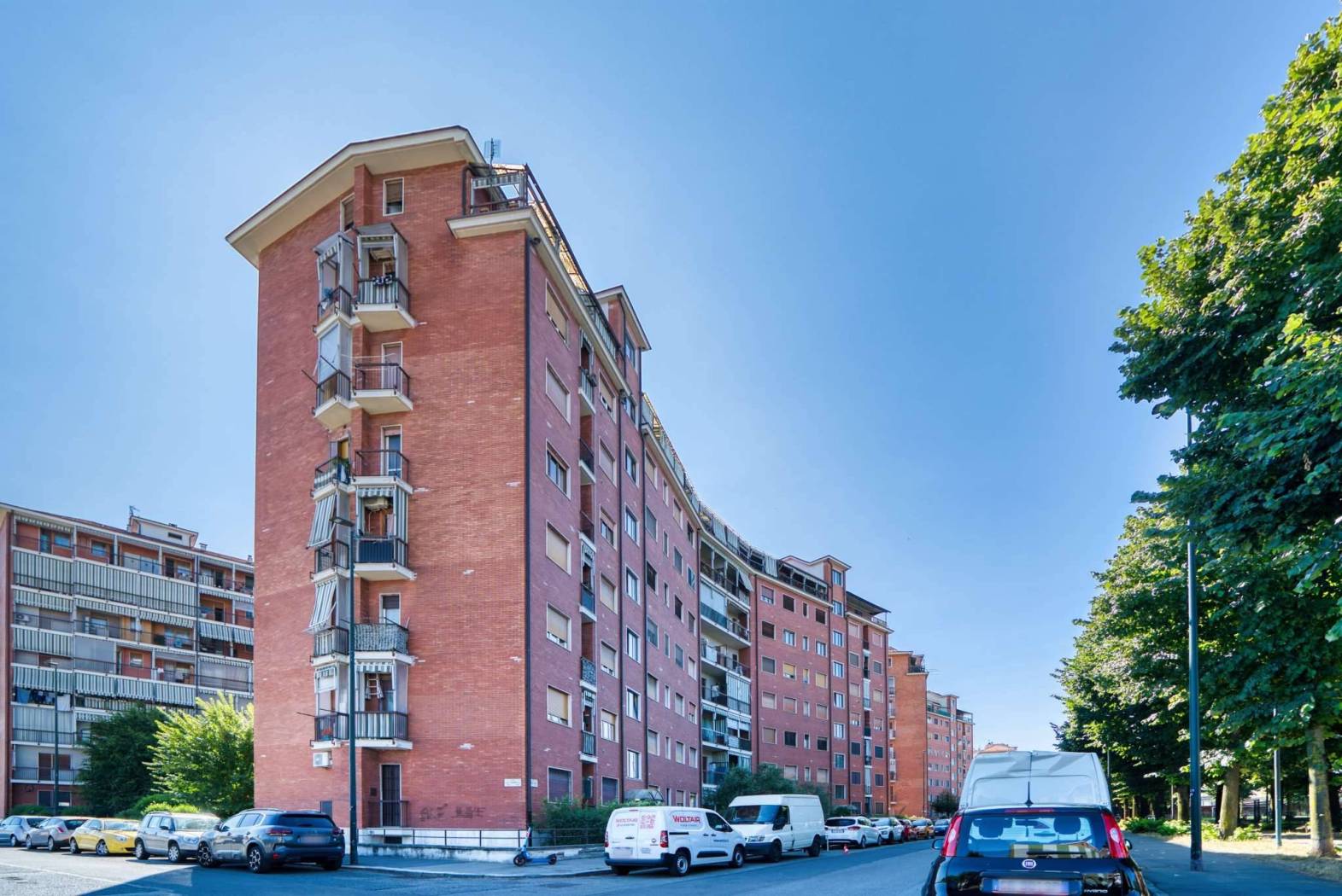 Rif: VIA PARIS - Via Paris, nelle immediate vicinanze di Strada di Lanzo e Via Amati, zona ricca di tutti i servizi di primaria necessità tra cui 