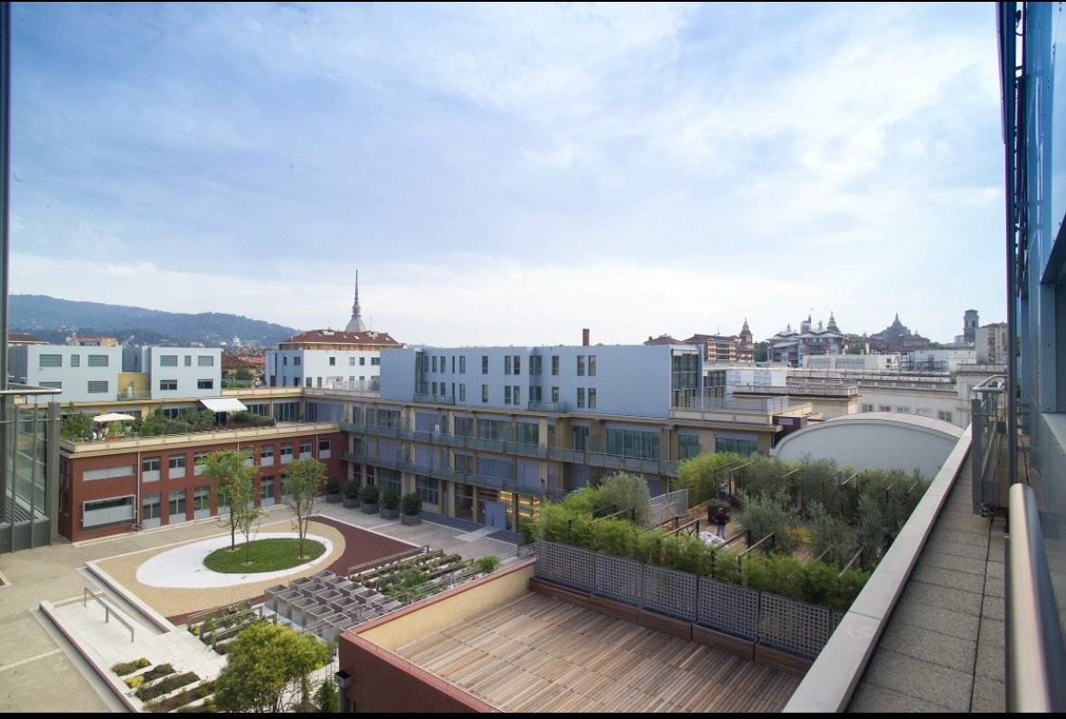 Nel complesso EX CEAT in zona Regio Parco , a pochi passi dal centro e dai Poli Universitari vendesi loft di recente costruzione. Il loft è disposto 