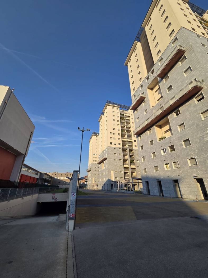 Via Savona ang.lo Via Brunelleschi - Proponiamo in locazione box singolo al piano interrato -2 . Dimensioni interne m 2,40 x m 5,10. Libero subito. 