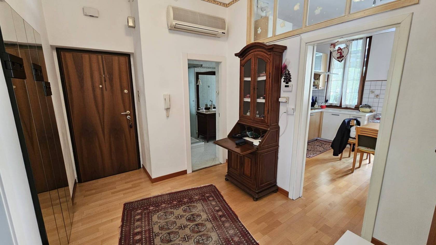 Mestre Carpenedo nella zona più richiesta, in contesto tranquillo, comodissimo a tutti i servizi, scuole, negozi, e con la fermata del bus per 