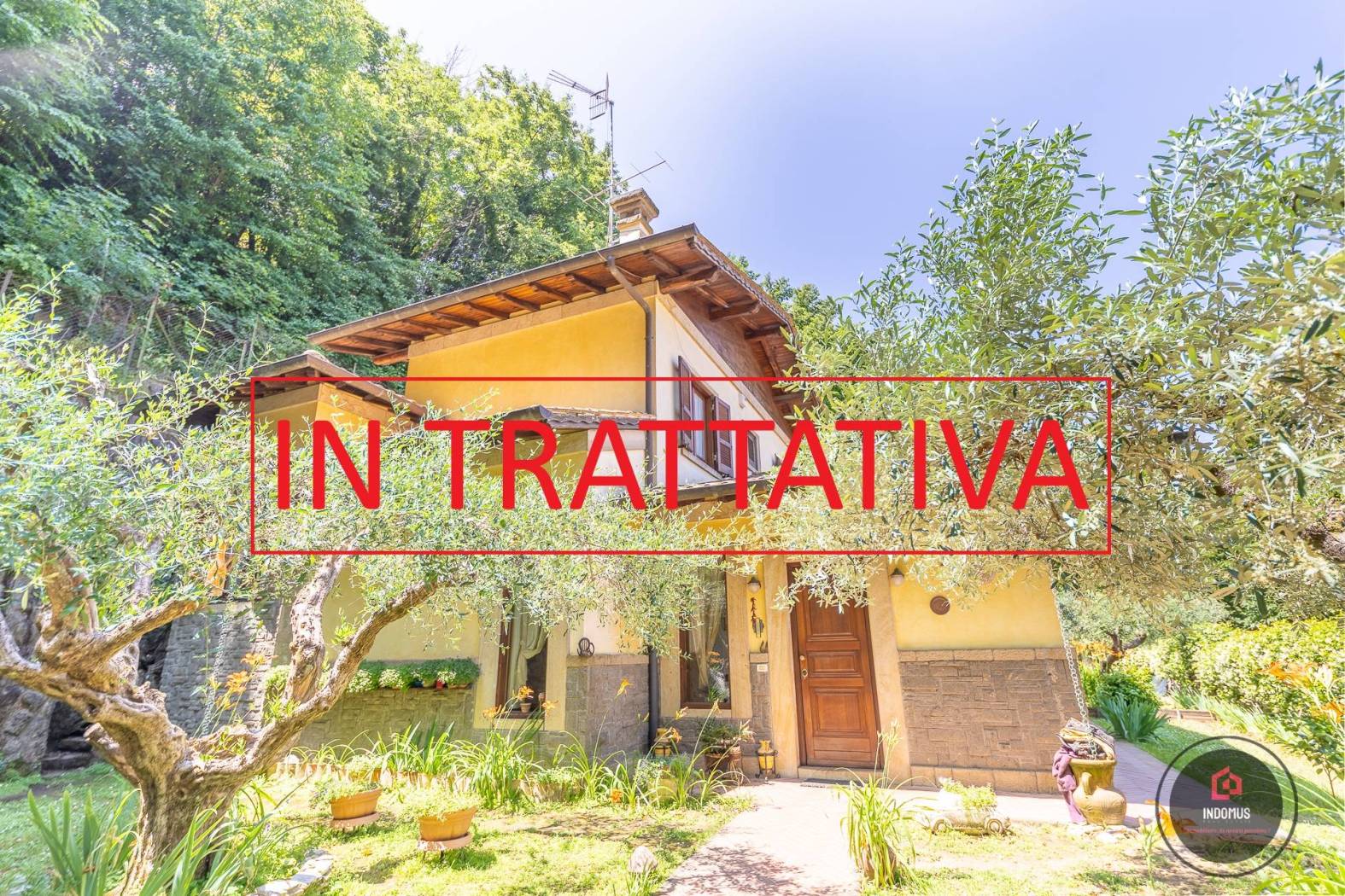 In via Palazzolo 59, immersa nella quiete dei Castelli Romani ma vicinissima a tutti i servizi, proponiamo in vendita una villa unifamiliare in 